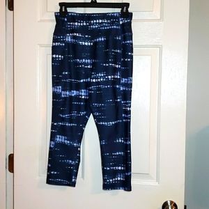 Navy Avia capri leggings size Medium